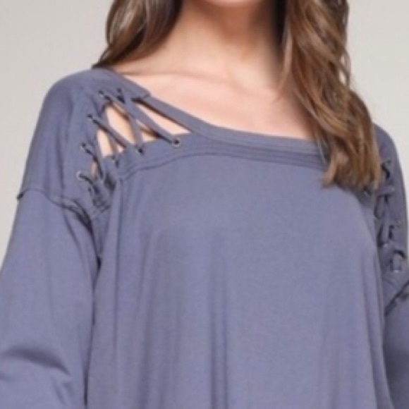 SALE❣️🎉 Host Pick🎉 Boutique Blouse w/ Cutout Detail - Picture 8 of 14